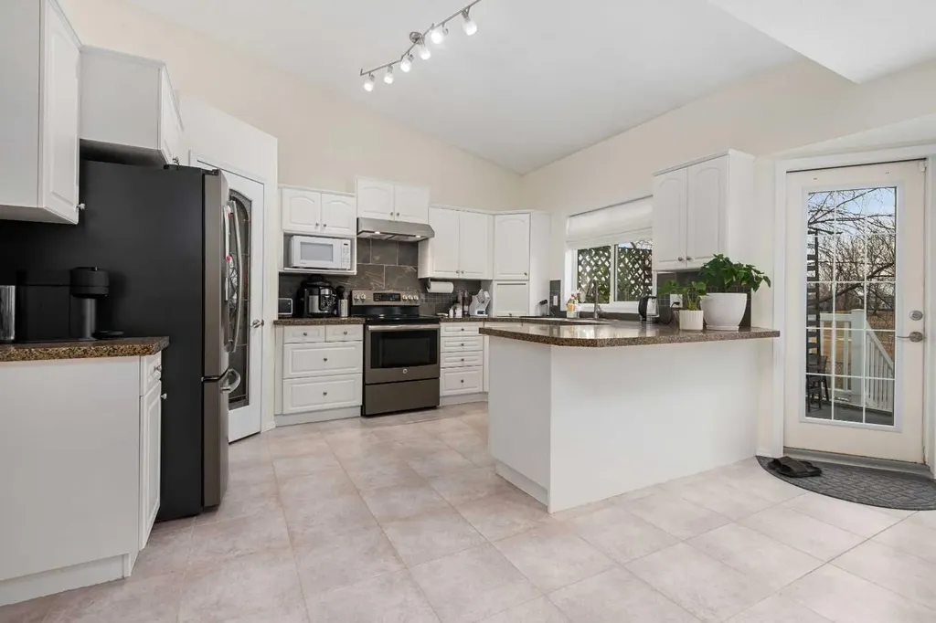 704 Woodside Drive Airdrie AB T4B2G9