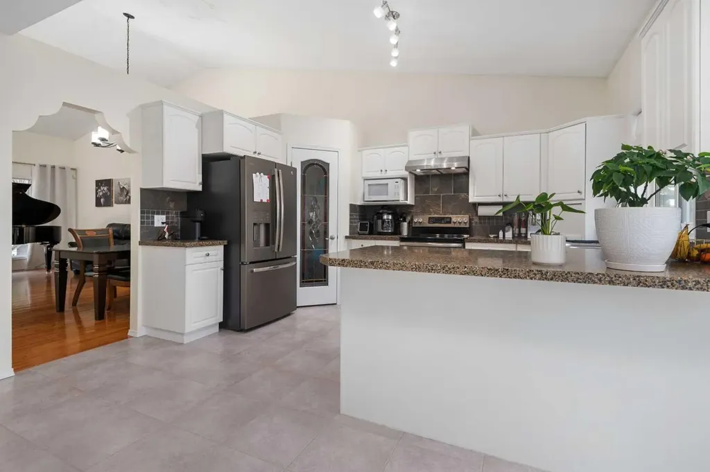 704 Woodside Drive Airdrie AB T4B2G9