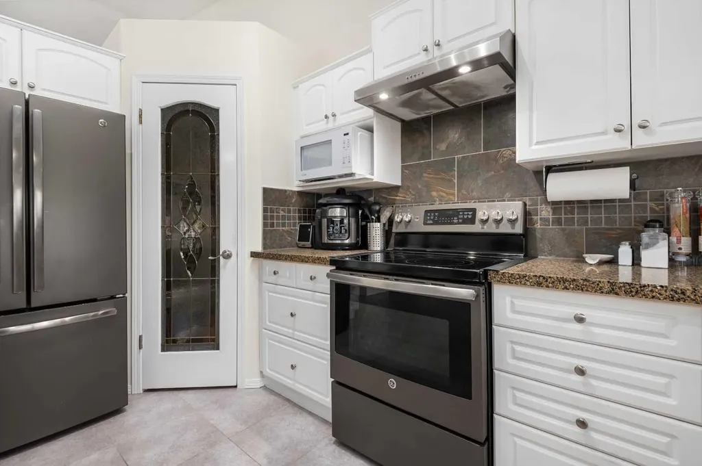 704 Woodside Drive Airdrie AB T4B2G9