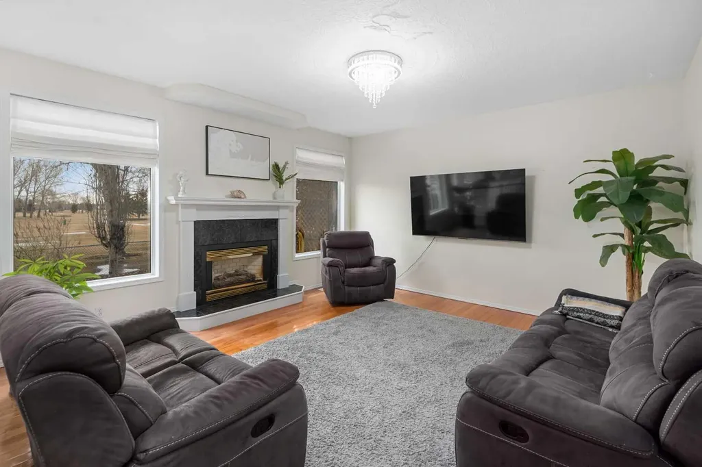 704 Woodside Drive Airdrie AB T4B2G9