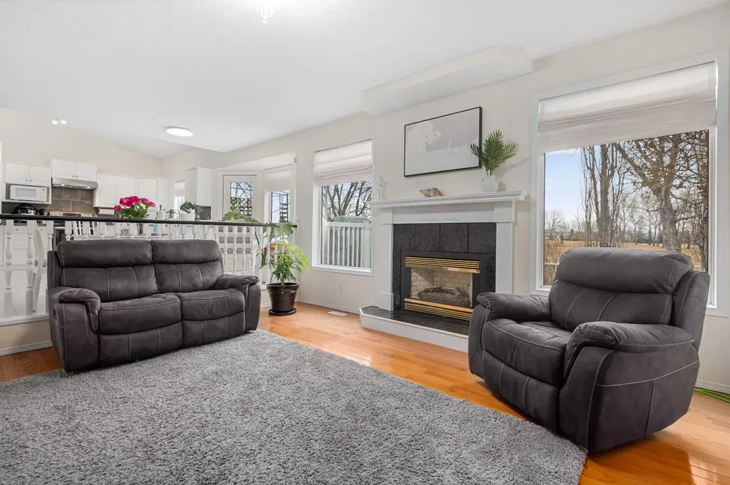704 Woodside Drive Airdrie AB T4B2G9