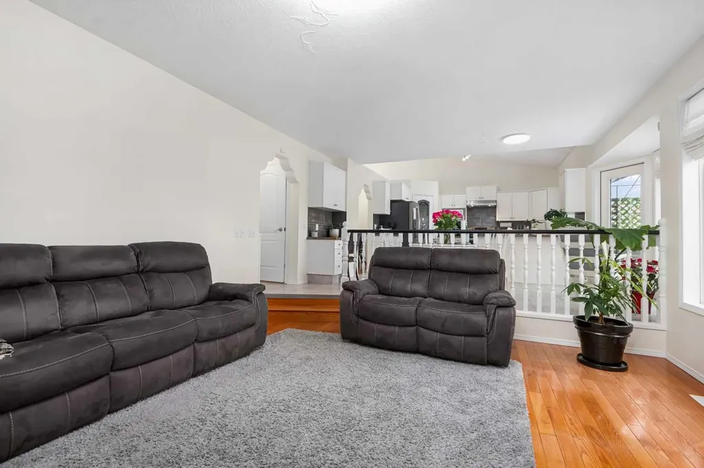 704 Woodside Drive Airdrie AB T4B2G9