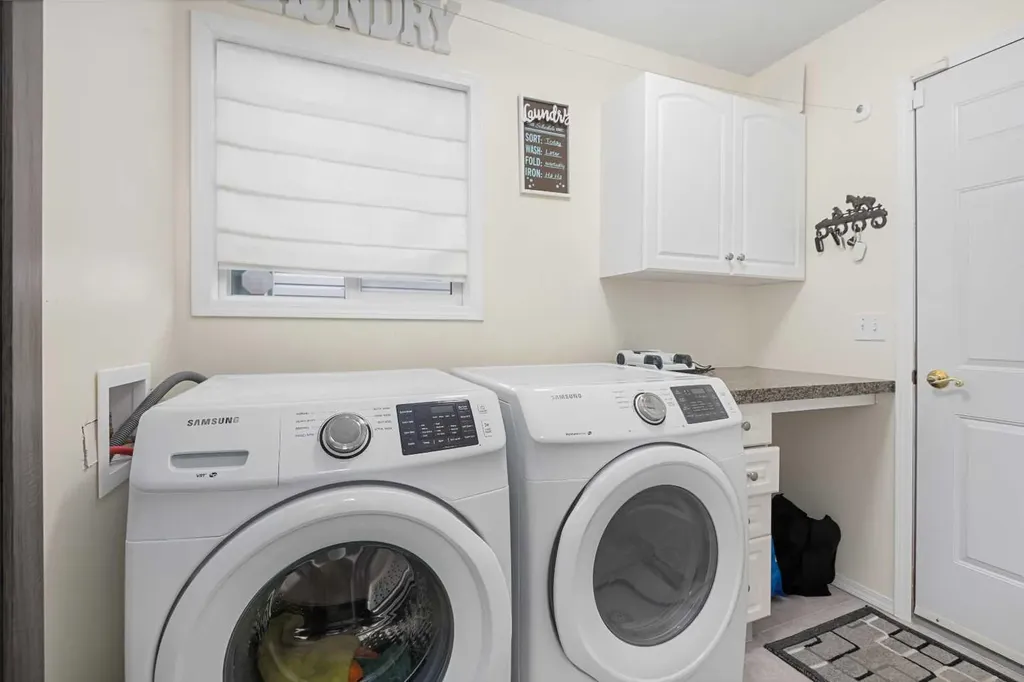 704 Woodside Drive Airdrie AB T4B2G9