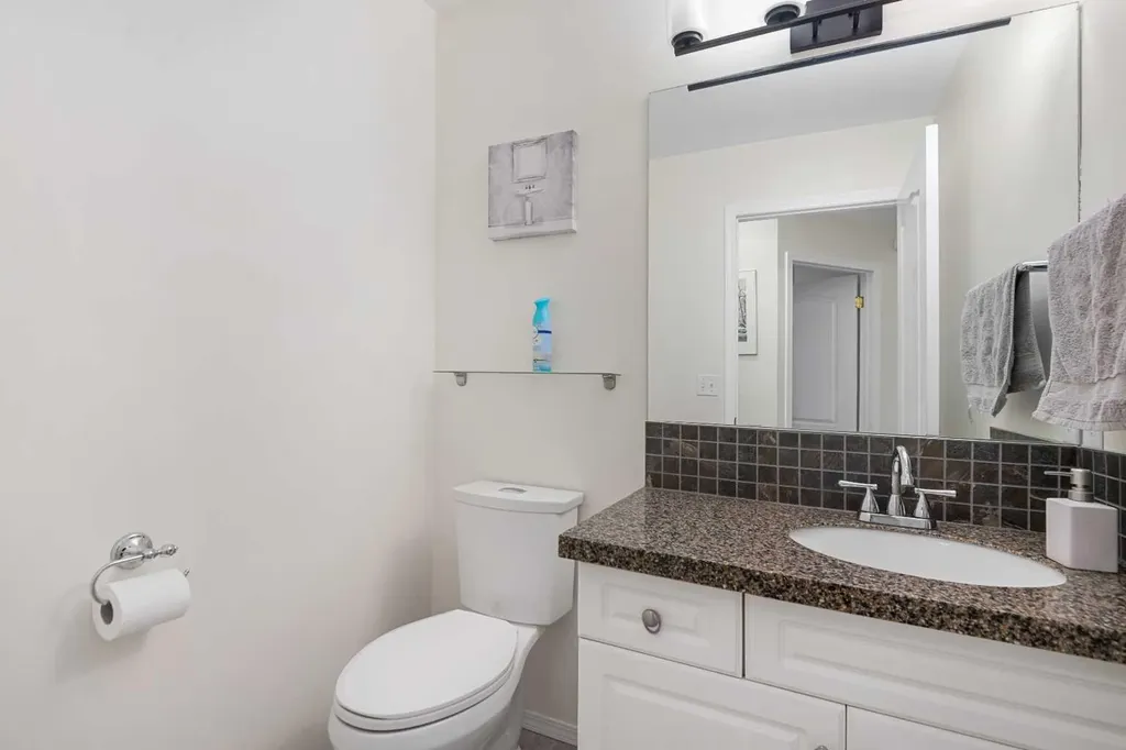 704 Woodside Drive Airdrie AB T4B2G9