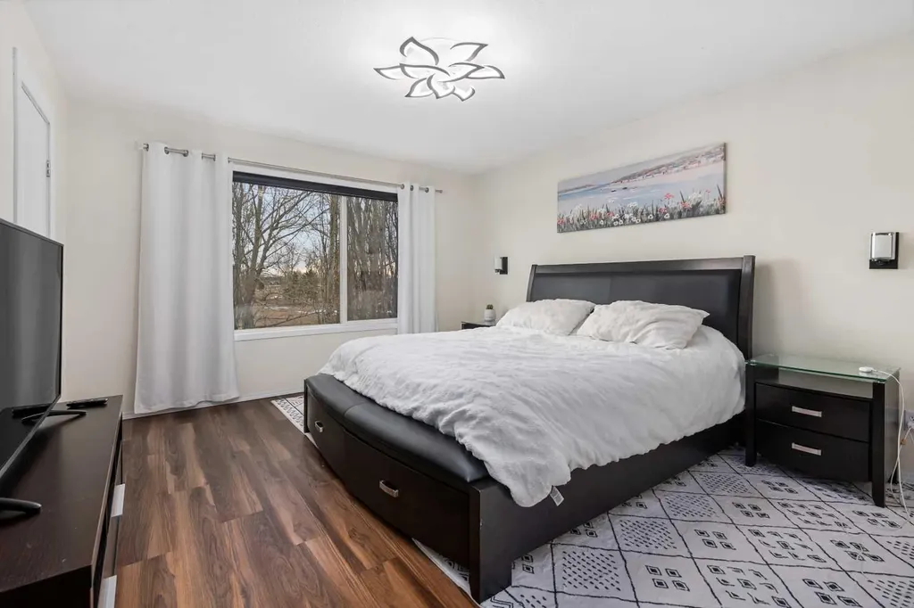 704 Woodside Drive Airdrie AB T4B2G9