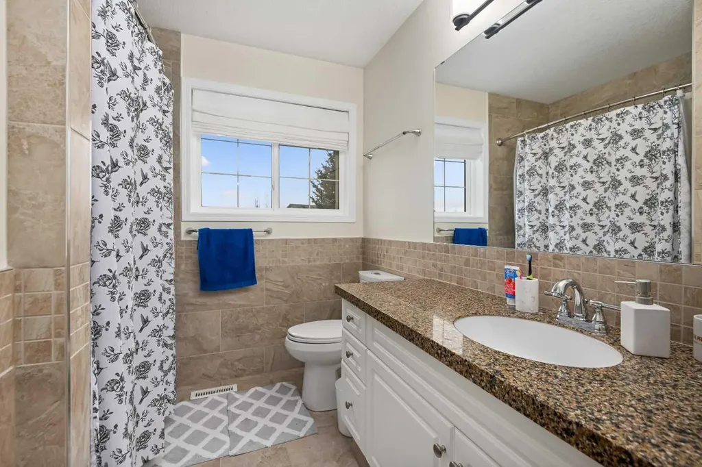 704 Woodside Drive Airdrie AB T4B2G9