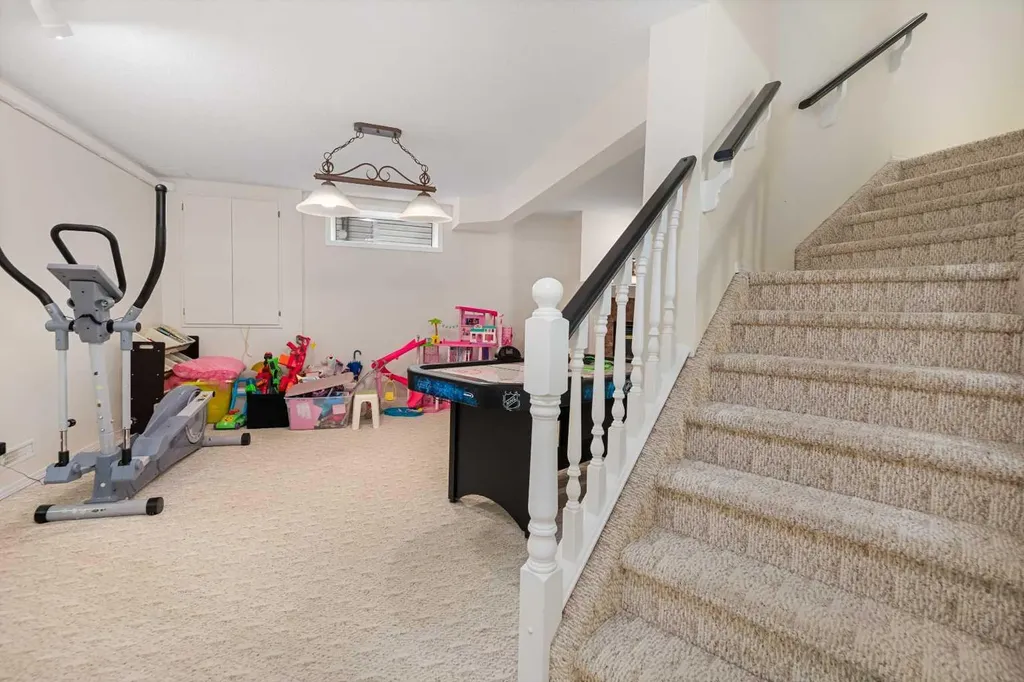 704 Woodside Drive Airdrie AB T4B2G9