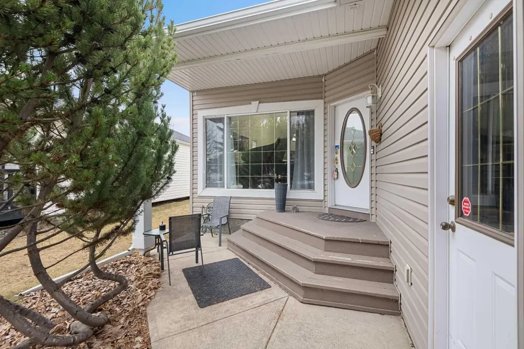 704 Woodside Drive Airdrie AB T4B2G9