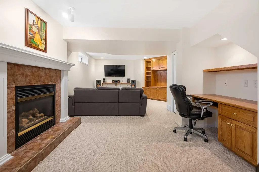 704 Woodside Drive Airdrie AB T4B2G9