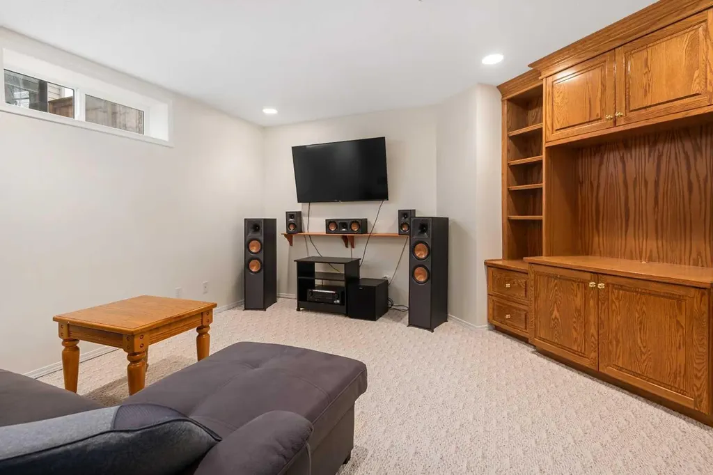 704 Woodside Drive Airdrie AB T4B2G9