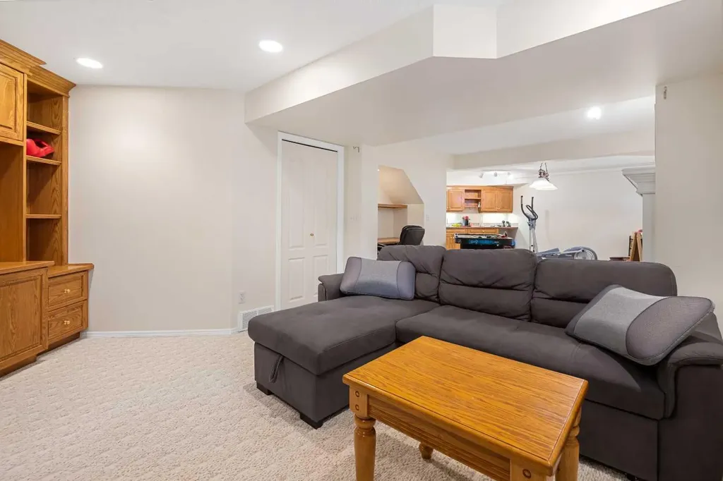 704 Woodside Drive Airdrie AB T4B2G9