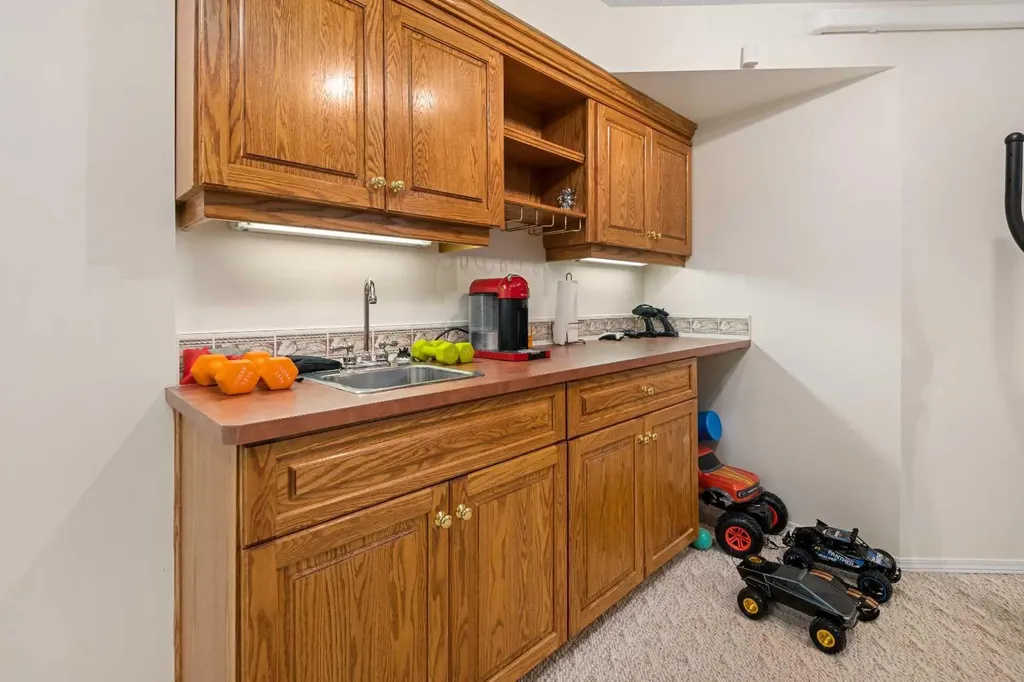 704 Woodside Drive Airdrie AB T4B2G9