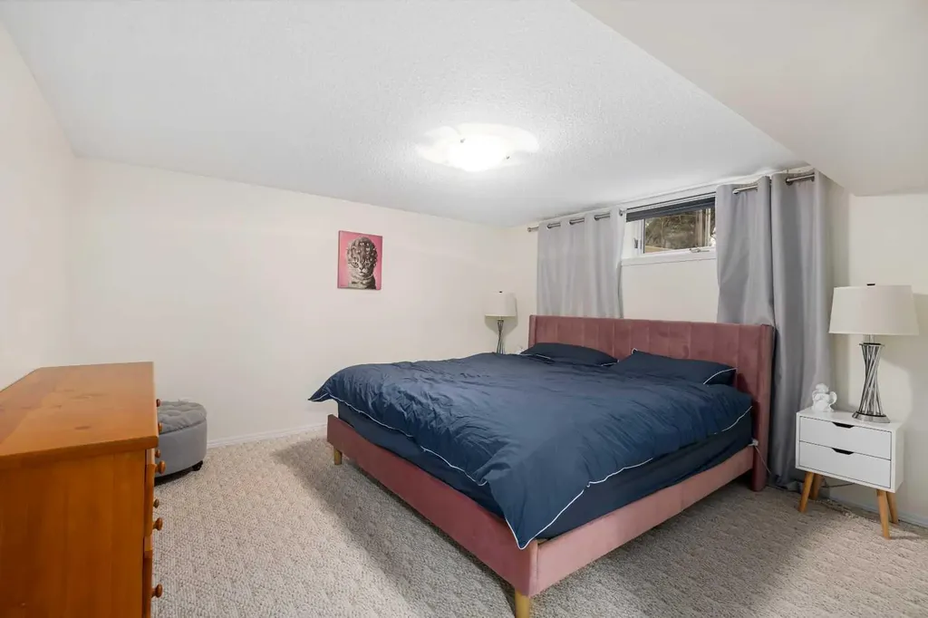 704 Woodside Drive Airdrie AB T4B2G9