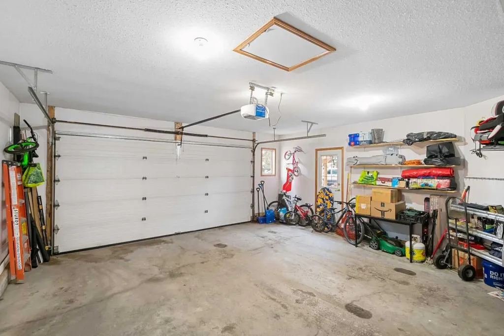 704 Woodside Drive Airdrie AB T4B2G9