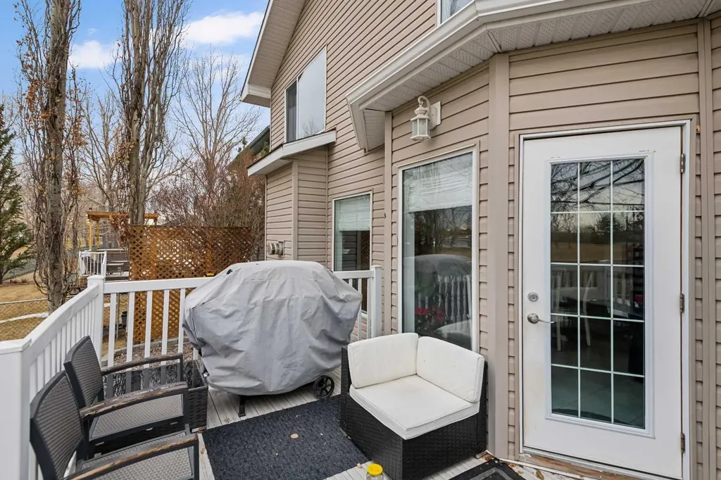 704 Woodside Drive Airdrie AB T4B2G9