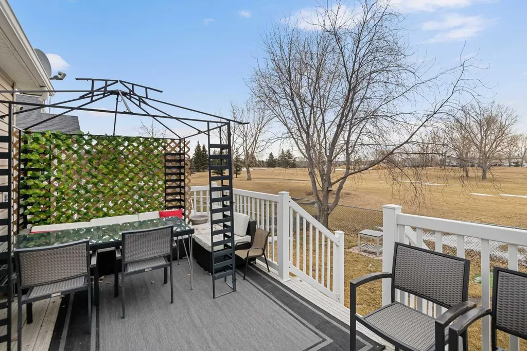 704 Woodside Drive Airdrie AB T4B2G9