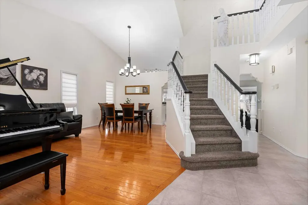 704 Woodside Drive Airdrie AB T4B2G9