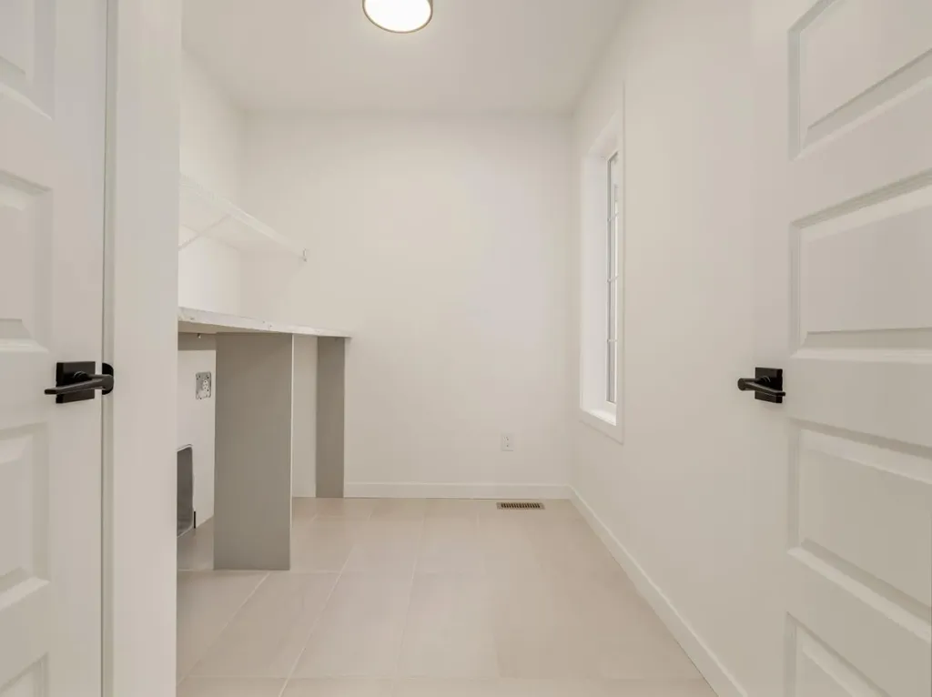 118 Miners Road W Lethbridge AB T1J5x9