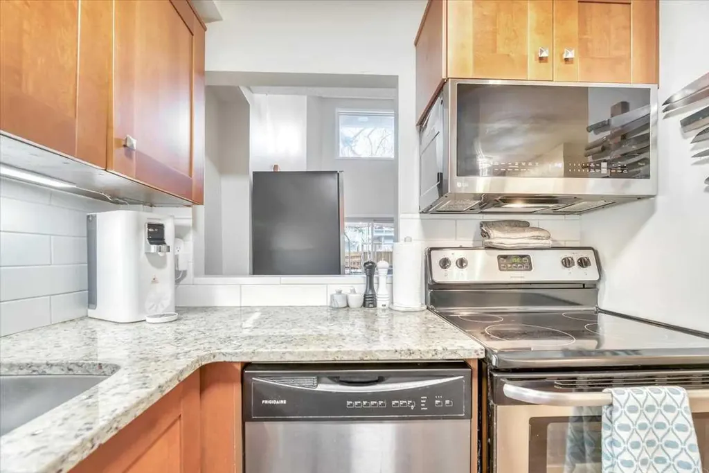 1720 13 Street SW Calgary AB T2T 3P4