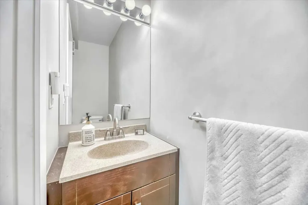 1720 13 Street SW Calgary AB T2T 3P4