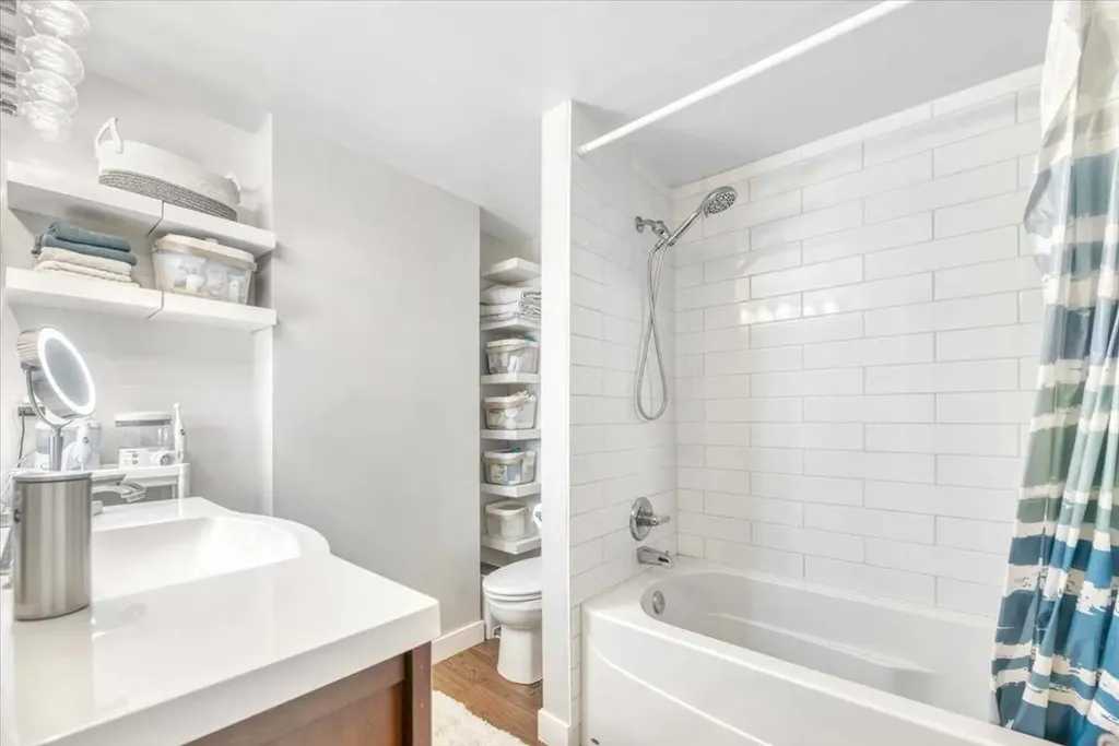1720 13 Street SW Calgary AB T2T 3P4