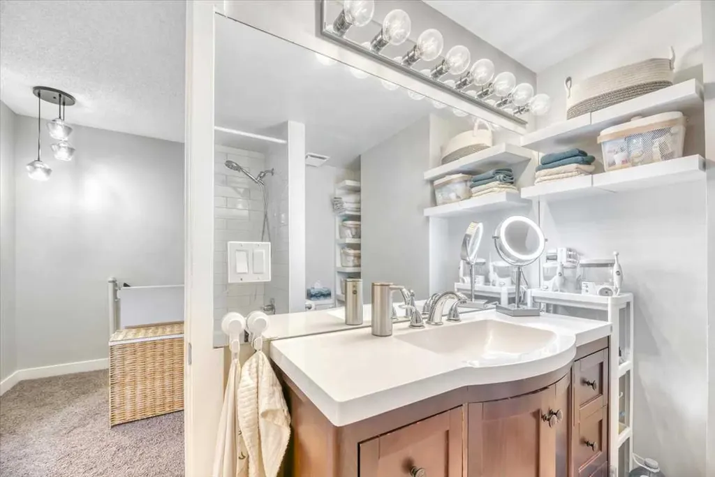 1720 13 Street SW Calgary AB T2T 3P4