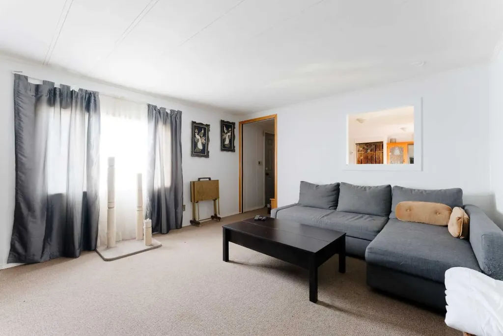 6220 17 Avenue SE Calgary AB T2A0W6