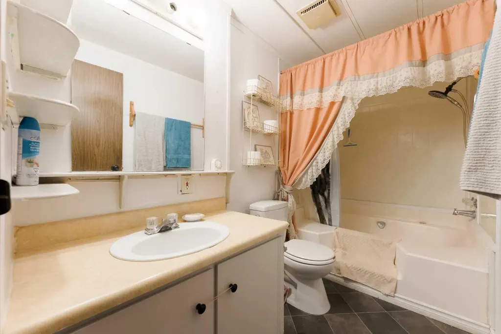 6220 17 Avenue SE Calgary AB T2A0W6