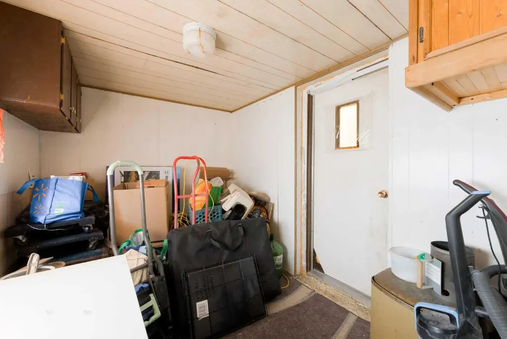 6220 17 Avenue SE Calgary AB T2A0W6