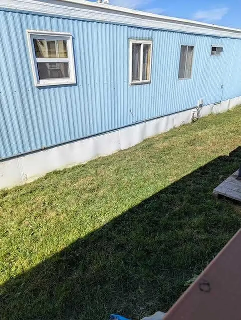 6220 17 Avenue SE Calgary AB T2A0W6