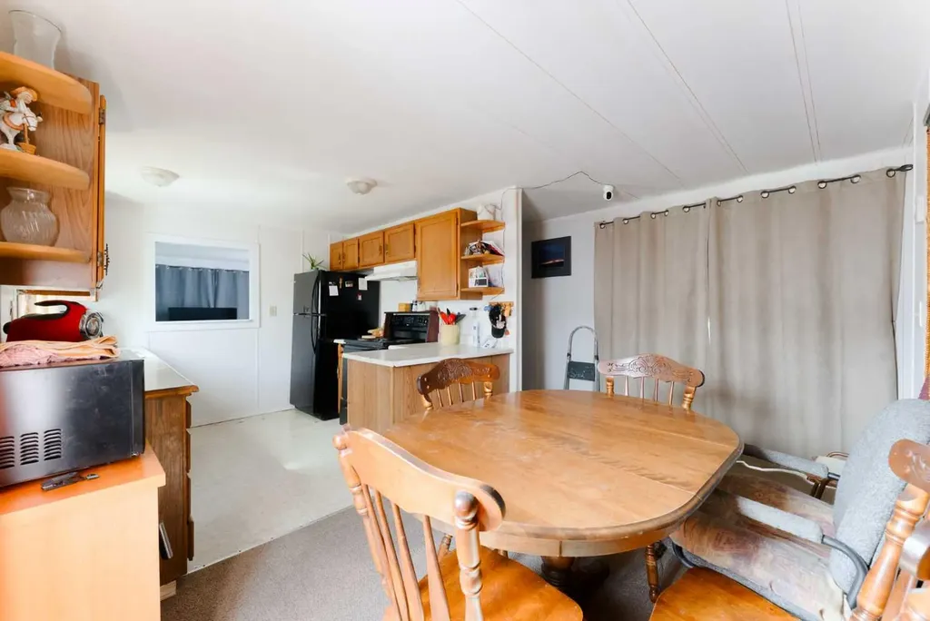 6220 17 Avenue SE Calgary AB T2A0W6
