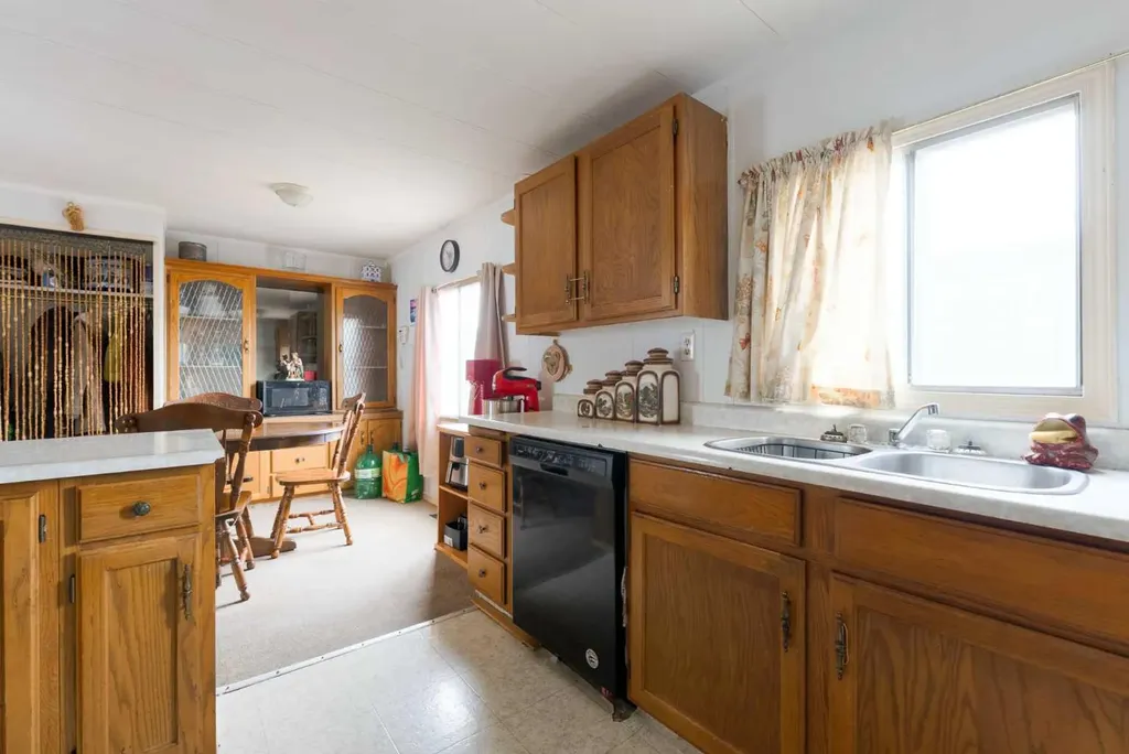 6220 17 Avenue SE Calgary AB T2A0W6