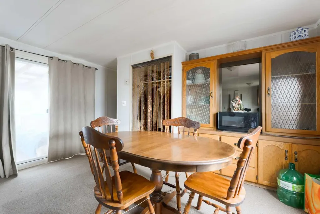 6220 17 Avenue SE Calgary AB T2A0W6