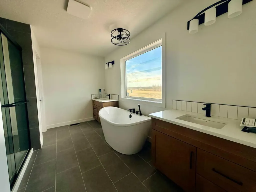 7057 85 Street Grande Prairie AB T8X 0J3