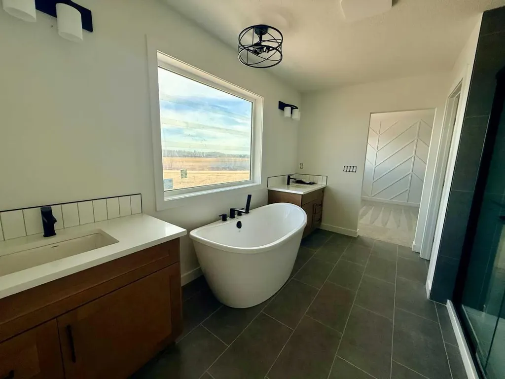 7057 85 Street Grande Prairie AB T8X 0J3