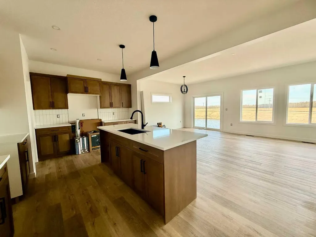 7057 85 Street Grande Prairie AB T8X 0J3