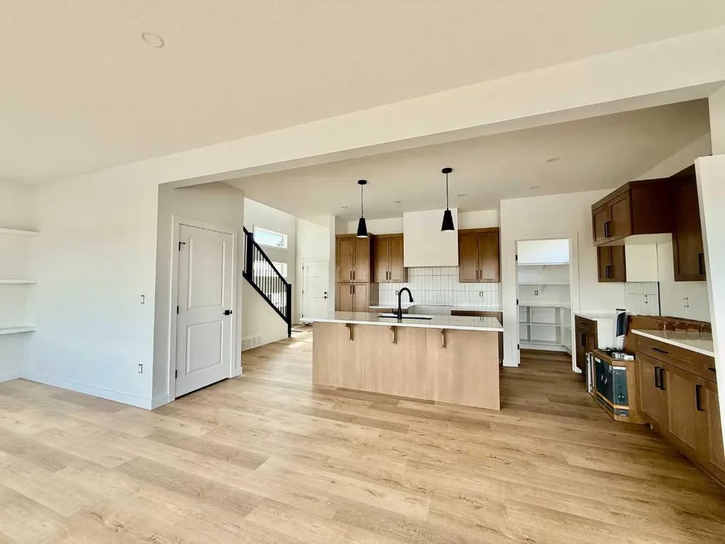 7057 85 Street Grande Prairie AB T8X 0J3