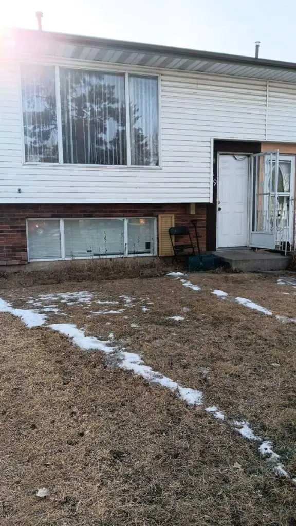 649 Pineland Road NE Calgary AB T1Y 3L5
