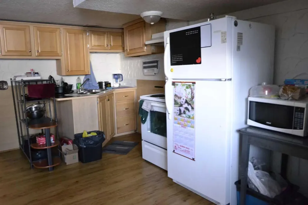 649 Pineland Road NE Calgary AB T1Y 3L5