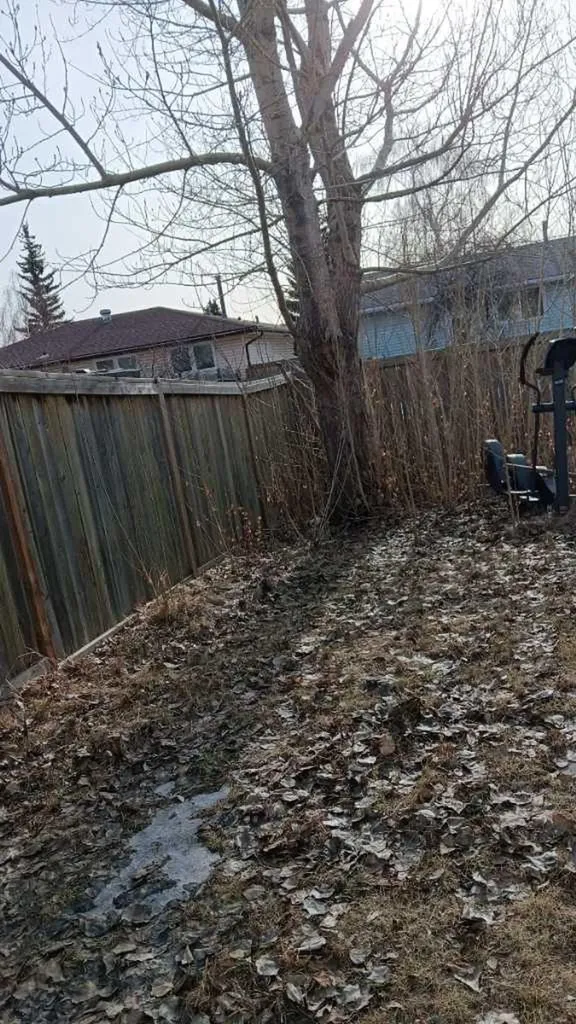 649 Pineland Road NE Calgary AB T1Y 3L5