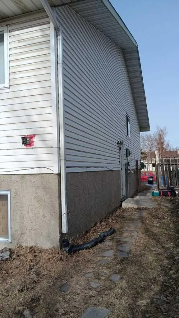 649 Pineland Road NE Calgary AB T1Y 3L5
