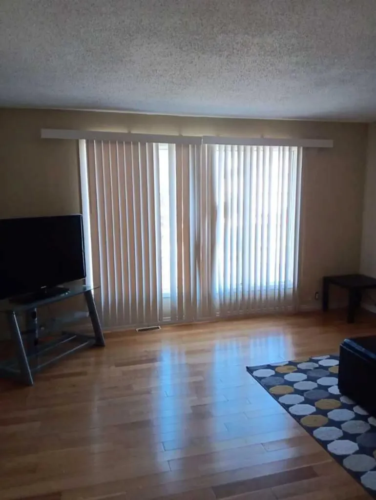 649 Pineland Road NE Calgary AB T1Y 3L5