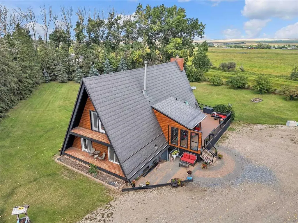 241037 Rge Road 241 Rural Wheatland County AB T1P 2C3