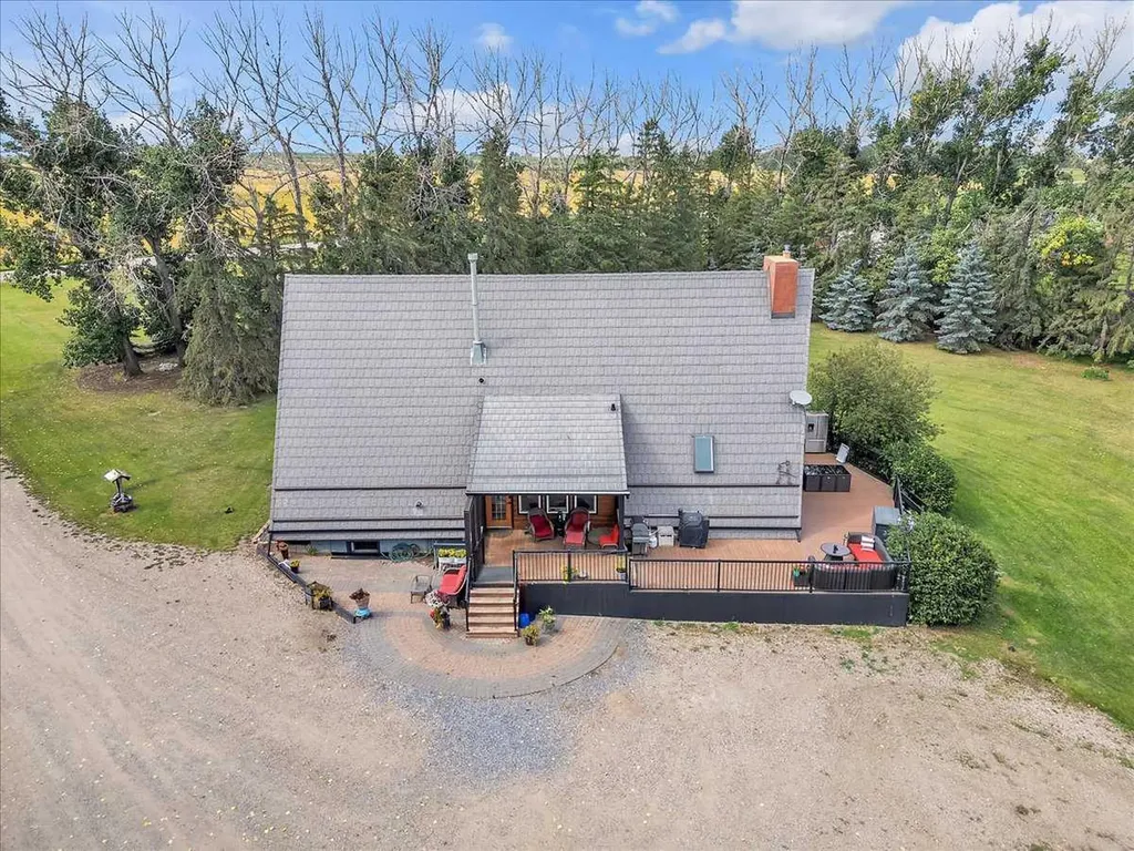 241037 Rge Road 241 Rural Wheatland County AB T1P 2C3