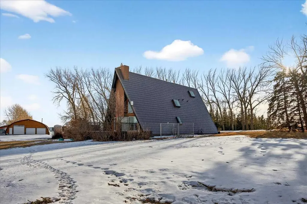 241037 Rge Road 241 Rural Wheatland County AB T1P 2C3