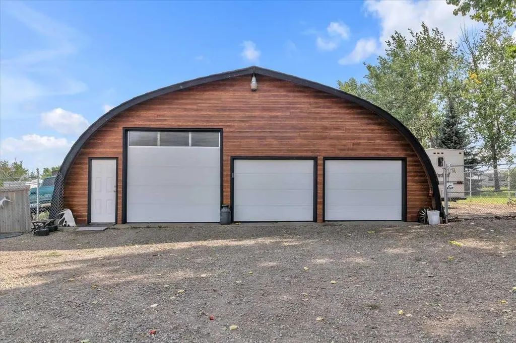 241037 Rge Road 241 Rural Wheatland County AB T1P 2C3