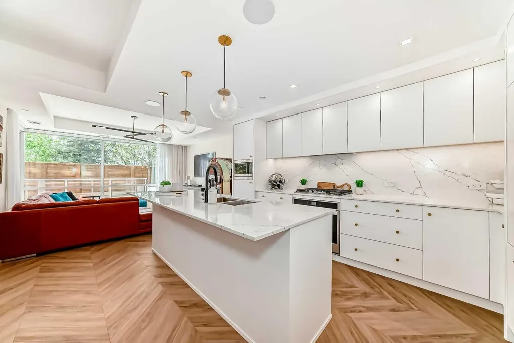 8505 Broadcast Avenue SW Calgary AB T3H 6B5