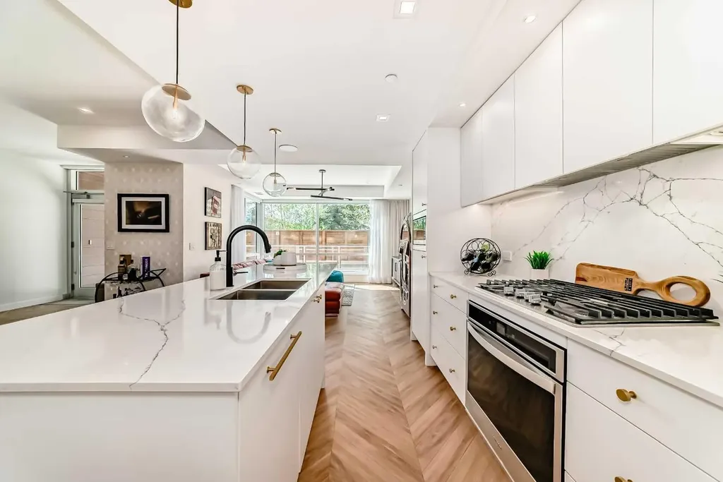 8505 Broadcast Avenue SW Calgary AB T3H 6B5