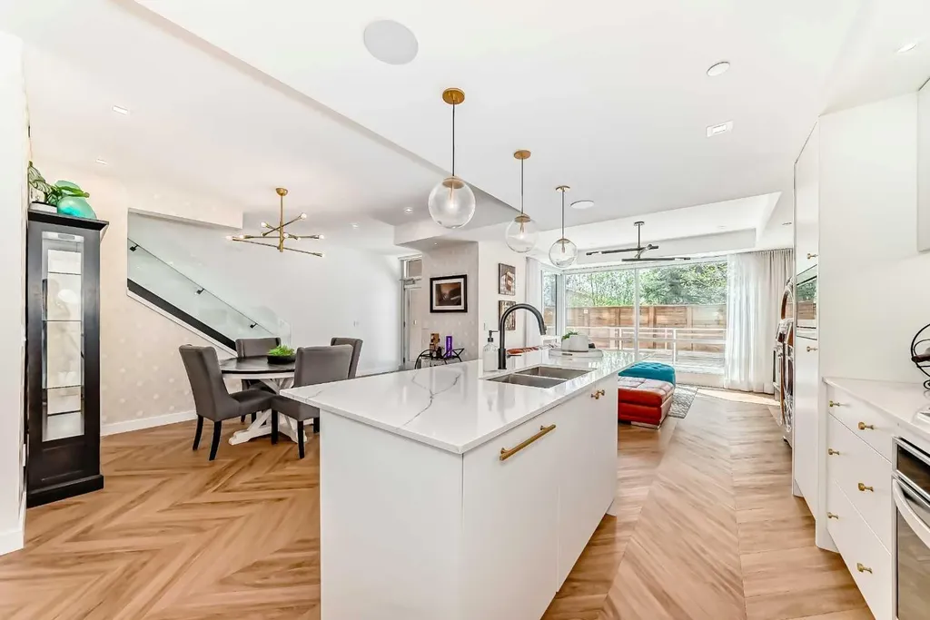 8505 Broadcast Avenue SW Calgary AB T3H 6B5