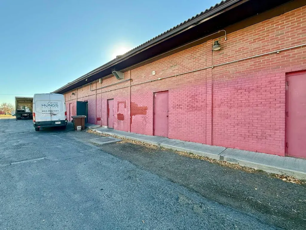 3304 64 Street Calgary AB T1Y 5R4